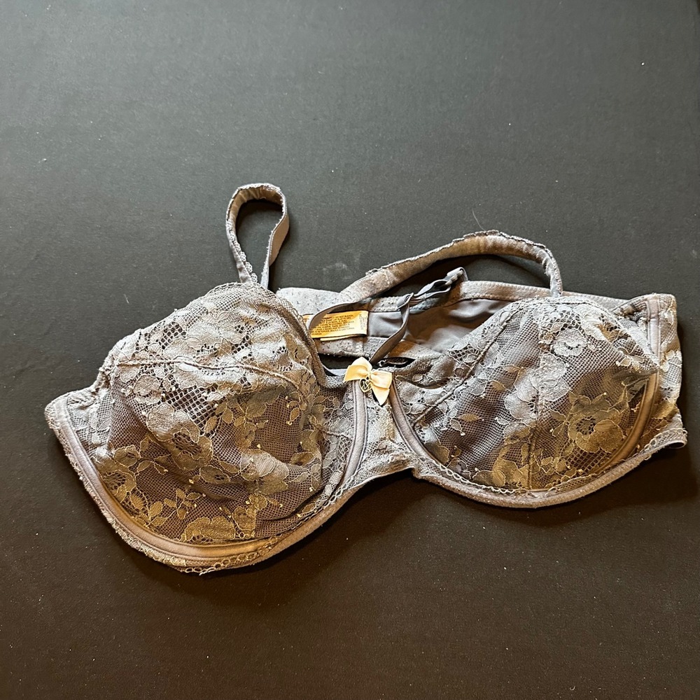 Victorias Secret Body by Victoria Gray Lace Unlined Demi Bra 40D Underwire